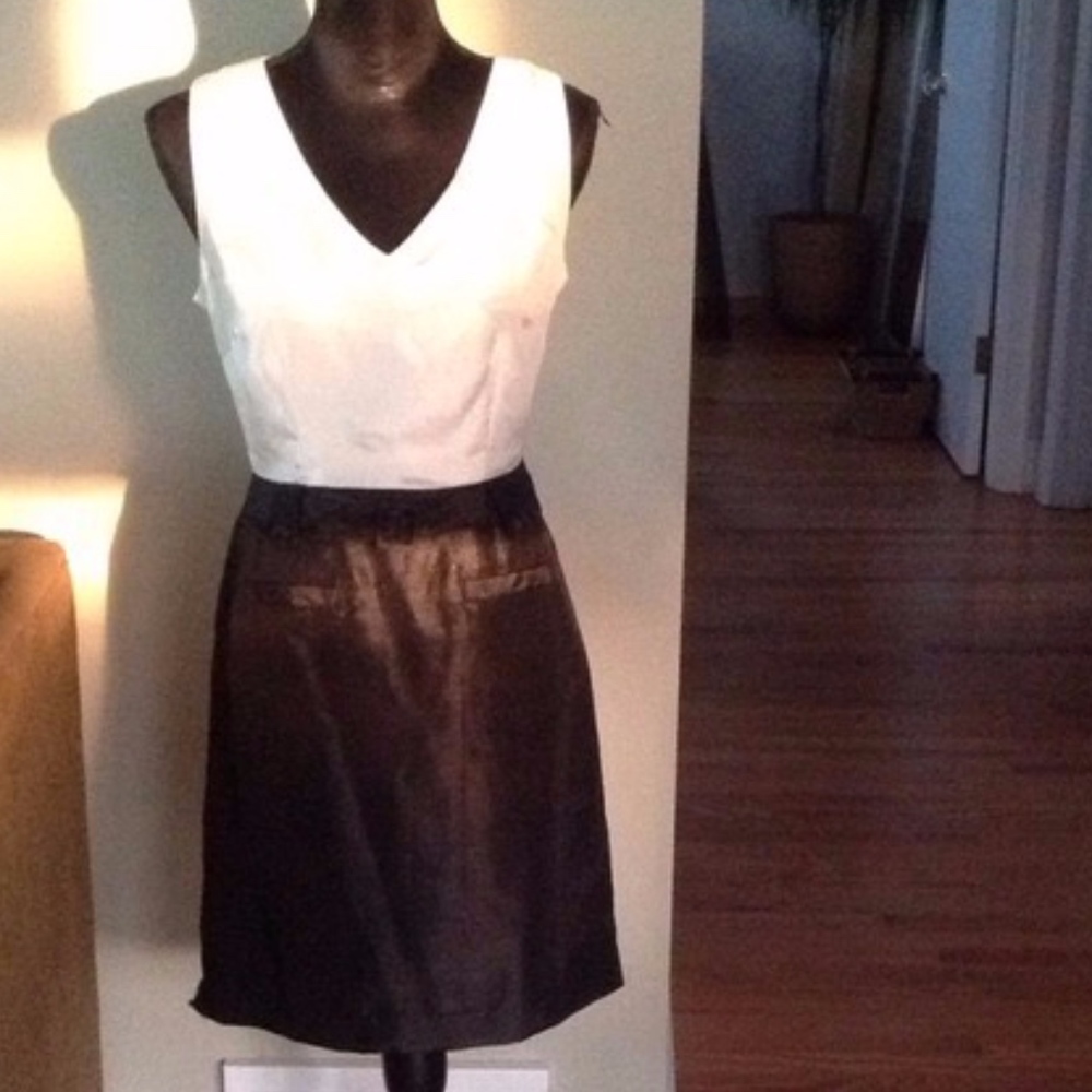 Banana Republic Classic NWOT Cream Black Dress 0